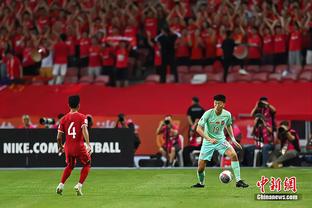 国足赛后迅速冲上热搜第一，黄健翔：足球世界第一运动，不服不行